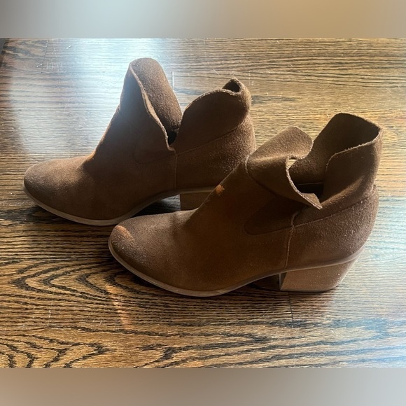 BP.  Shoes Women's Size 8M Ankle Boots Flappy Top Suede Leather Upper Bootie Tan - Picture 1 of 9